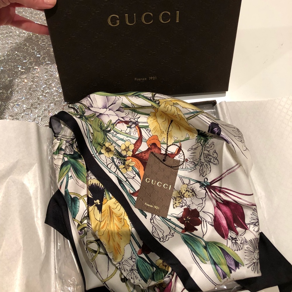 GUCCI SILK INFINITY FLORA halter scarf top necktie